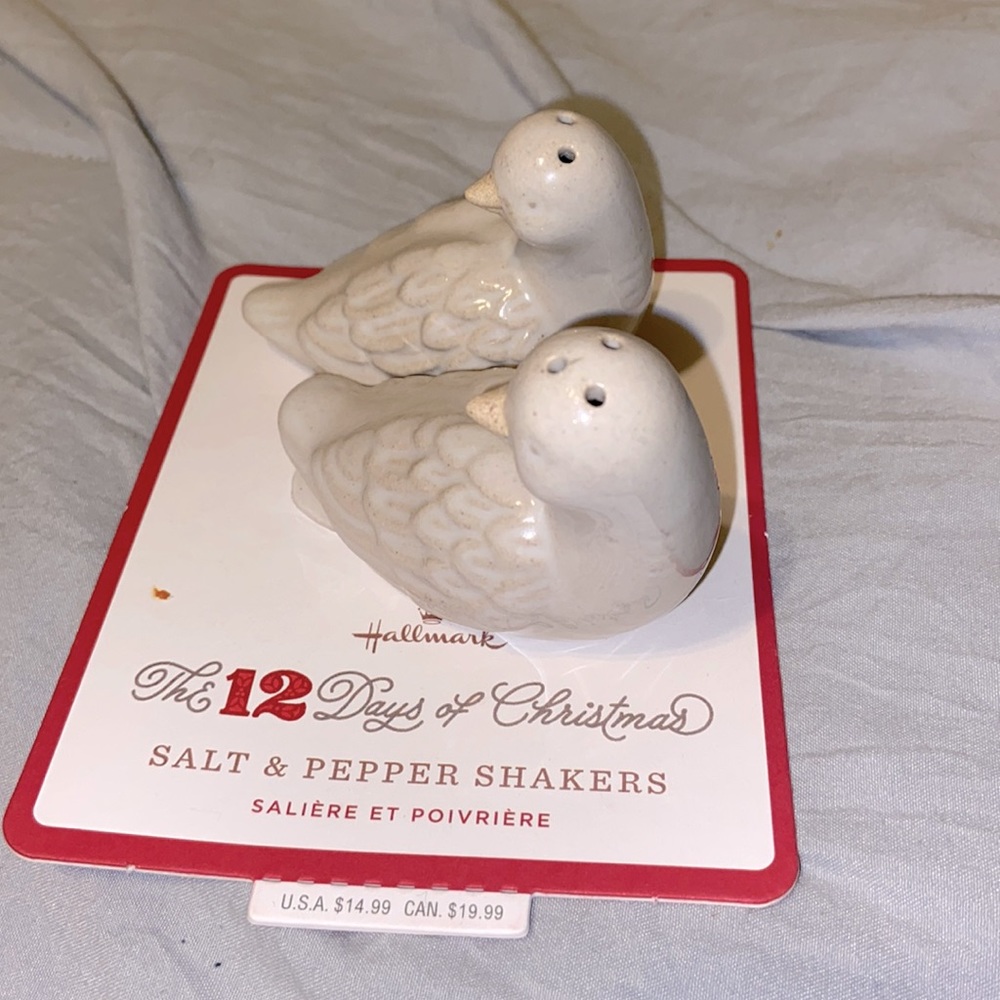 Turtle Dove salt and pepper shakers